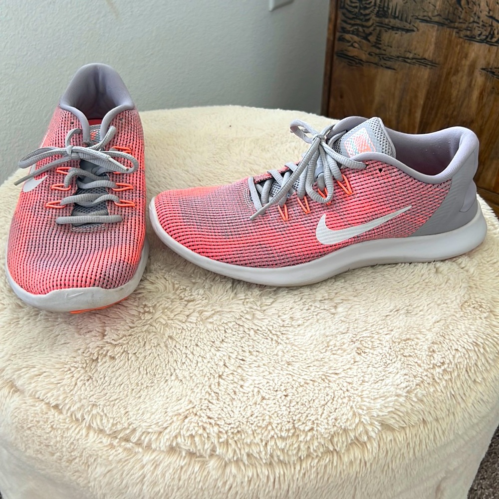 Nike Women's Shoe Orange Gray Peach Flex Running 🏃‍♀️ size 10